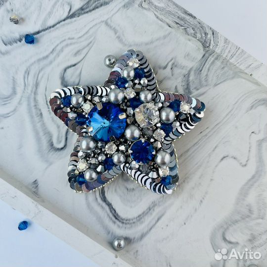 Брошь из бисера ручной работы