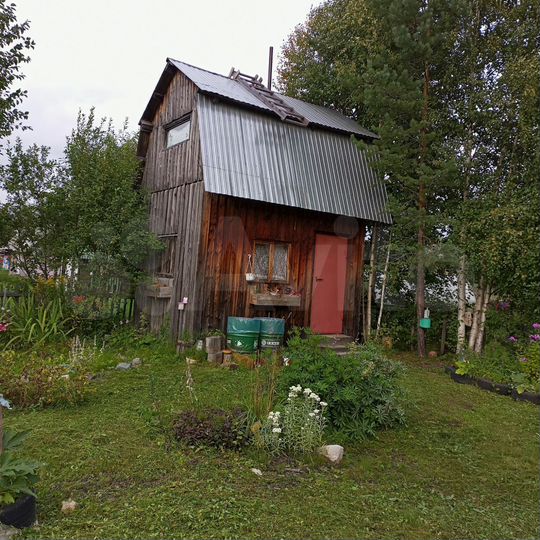 Дом 4000 м² на участке 6 сот.