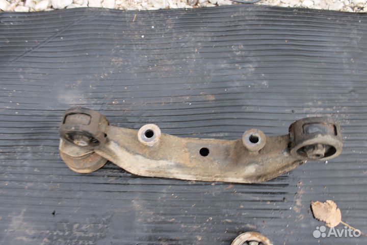 Lexus RX 300 Рычаг передний