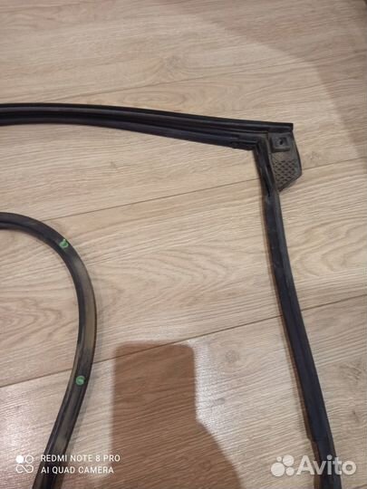 Уплотнитель двери правый Toyota Camry V50/55 зад