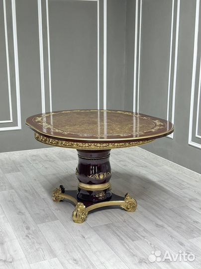 Стол и стулья для кухни. В наличии