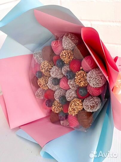 Букет из клубники в шоколаде + открытка