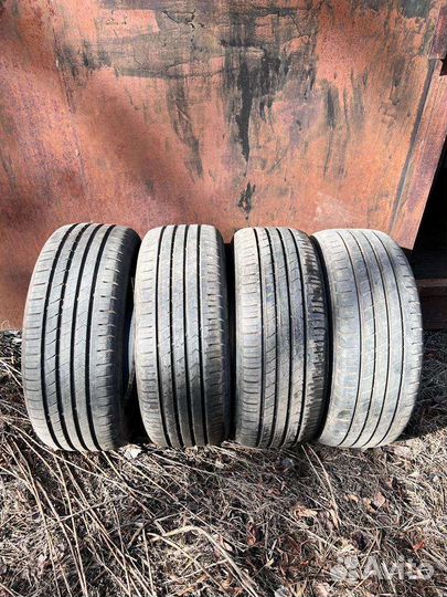 Kumho Ecsta HS51 215/55 R16 88V