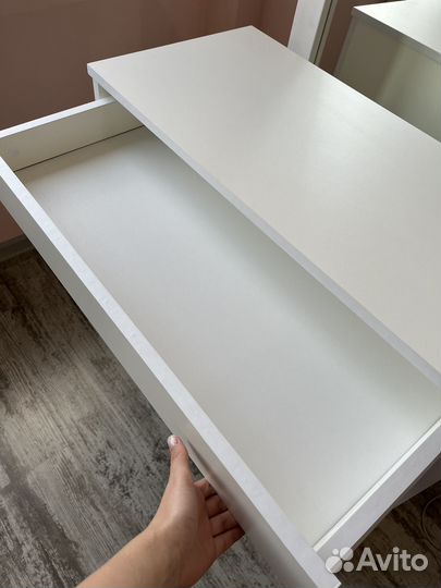 Стол туалетный