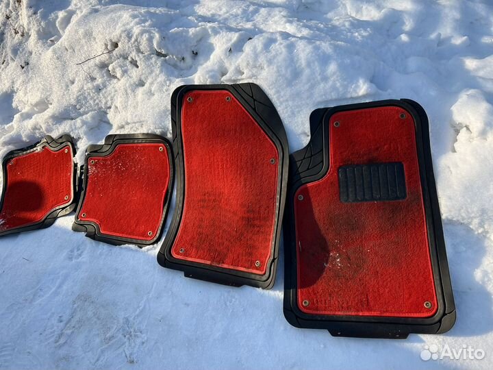 Комплект ковриков для авто красный