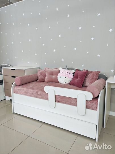 Детская кровать с мягким изголовьем