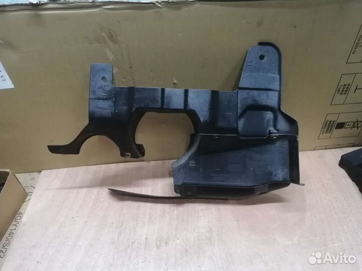 Левый Пыльник BMW e83