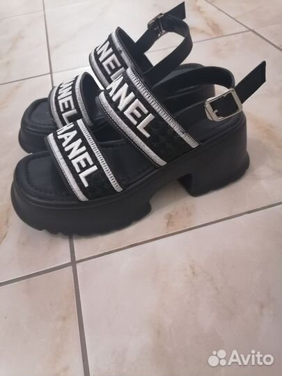 Босоножки женские