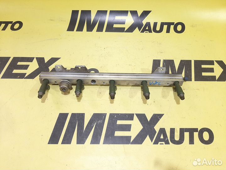 Топливная рампа с форсунками Volvo V70 2.4