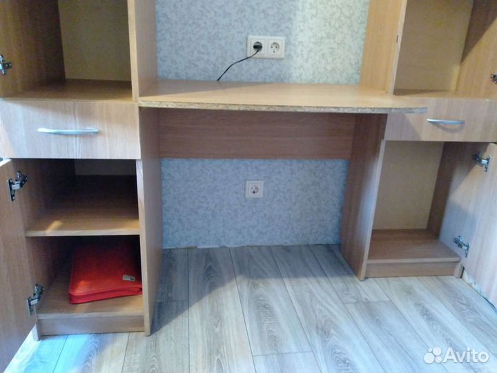 Письменный стол с пеналами, для школьника