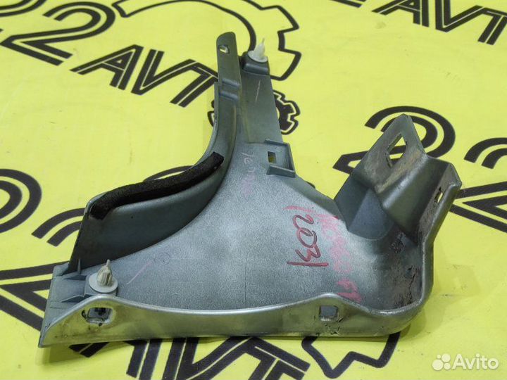 Накладка на крыло передняя правая Toyota Ist NCP60