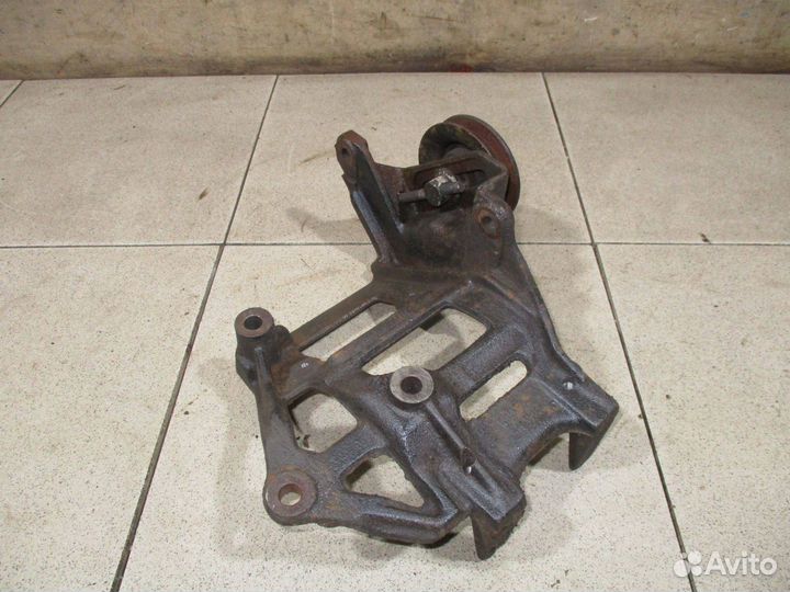 Кронштейн кондиционера Mitsubishi Pajero 2