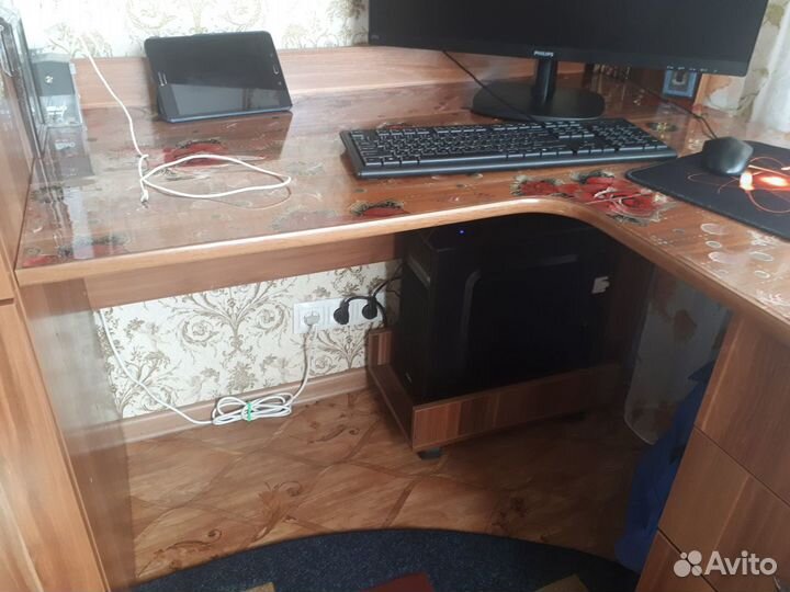 Компьютерный стол