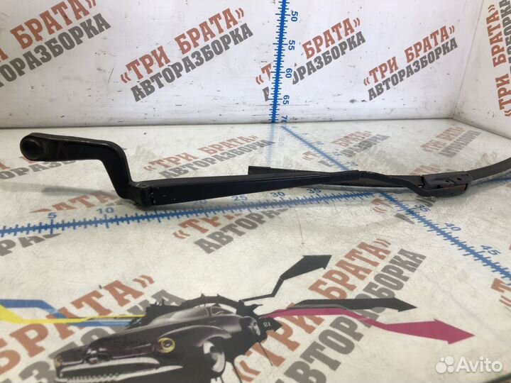 Шкода Фабия Держатель дворника Лев