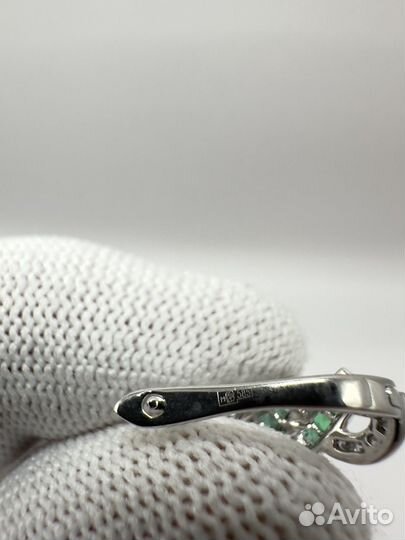 Золотые серьги с изумрудами и бриллиантами