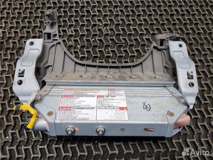 Подушка безопасности коленная Mitsubishi L200, 201