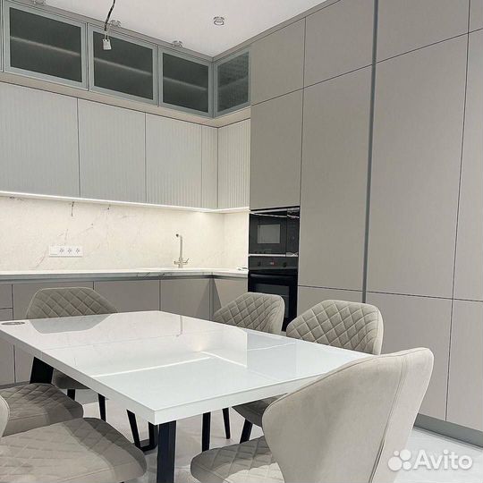 Кухня модульная с витриной под ключ