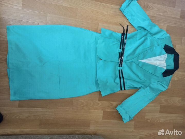 Костюм юбка и пиджак 44