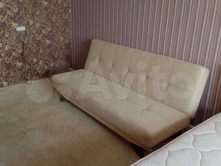 Комната 30 м² в 6-к., 1/2 эт.