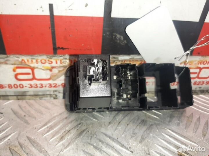 Кнопка (выключатель) Mitsubishi Carisma рест. 2002