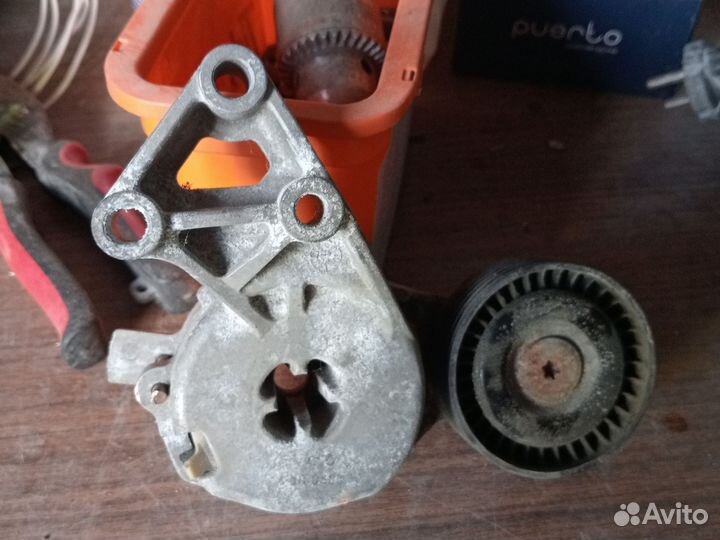 Ролик обводной ремня skoda двигатель 1,6 B'F'Q