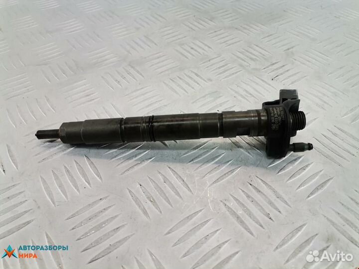 Форсунка Volkswagen Passat B6 2009 03L130277