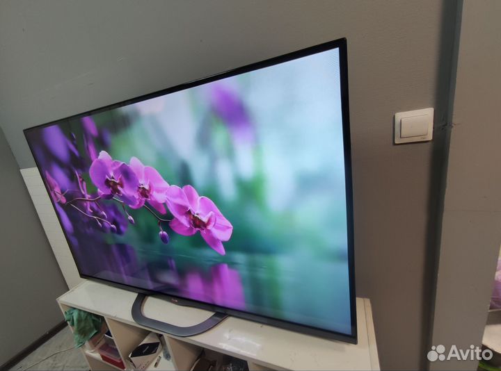 Огромный красочный LG, SMART TV, Wi Fi, 55