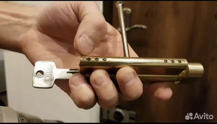 Вскрытие дверей, установка, врезка дверных замков