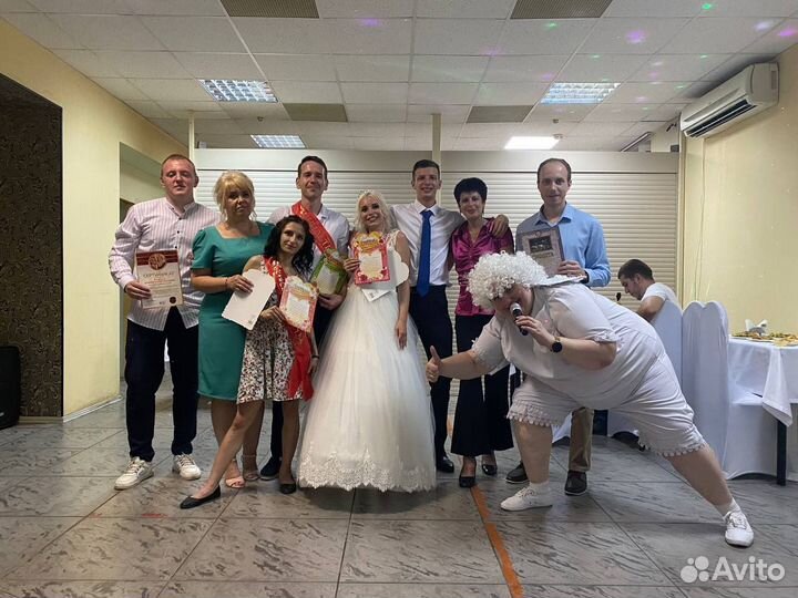 Ведущая на праздник