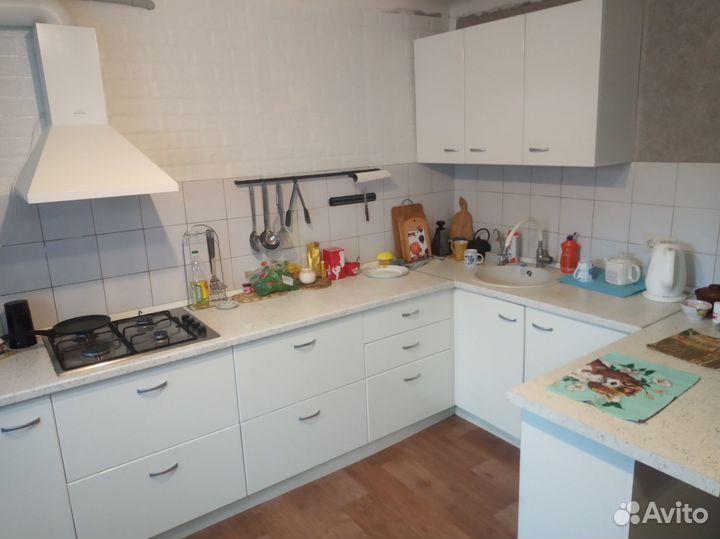 Зал и большая кухня в частном доме- под праздники