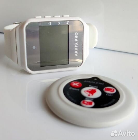 Комплекты вызова персонала: кнопка вызова и часы