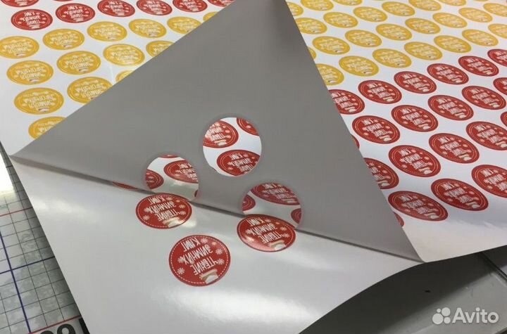 Печать наклеек, стикеров, самоклейки, табличек