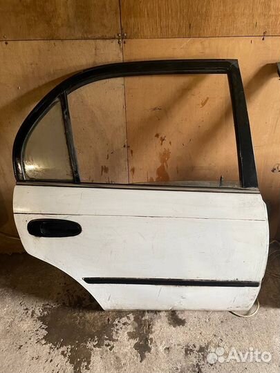 Дверь toyota corolla LX AE100