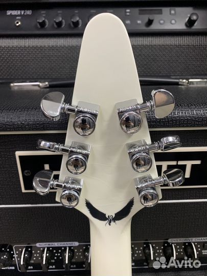 Электрогитара Gibson Flying V, цвет белый