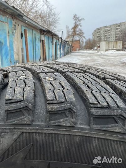 Pirelli Ice Zero 2 275/40 R21 и 315/35 R21