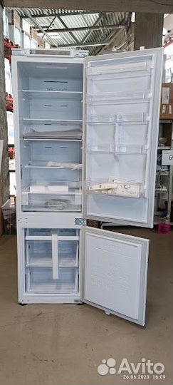 Встраиваемый холодильник Samsung BRB 30600FWW (69)