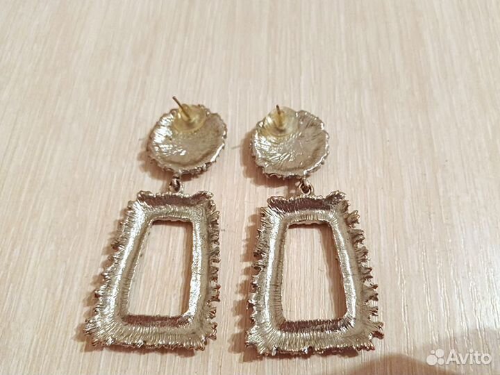 Стильные серьги