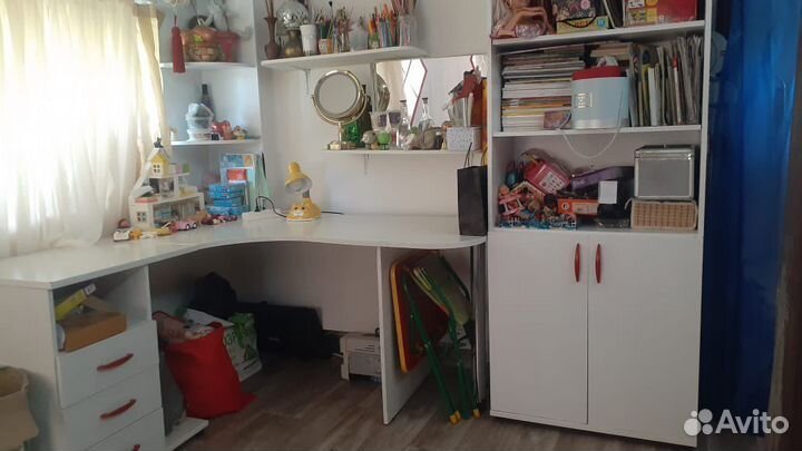 Угловой письменный стол