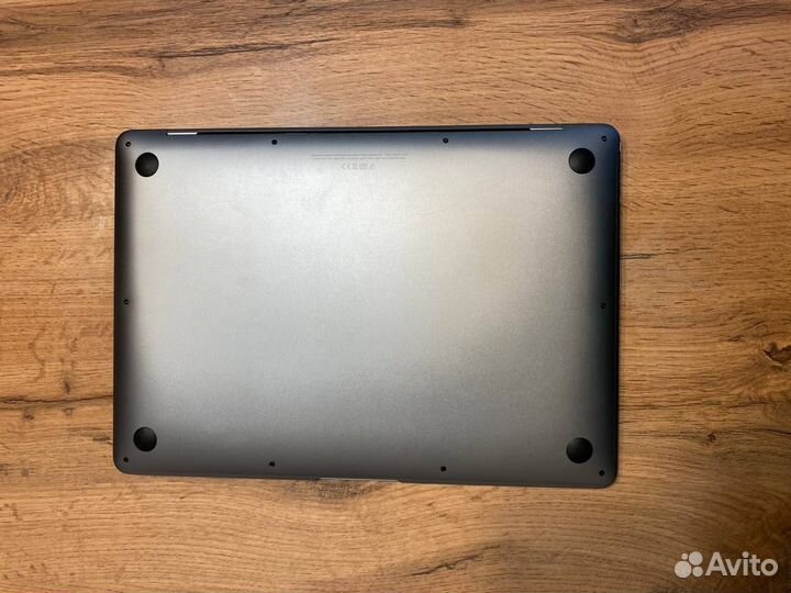 MacBook м1 8/256, 2020 года