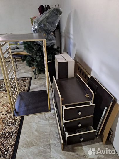 Кроватка с комодом