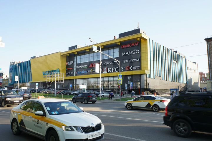 Торг. помещение 93,8 м² на 1-м эт. у входа в ТЦ