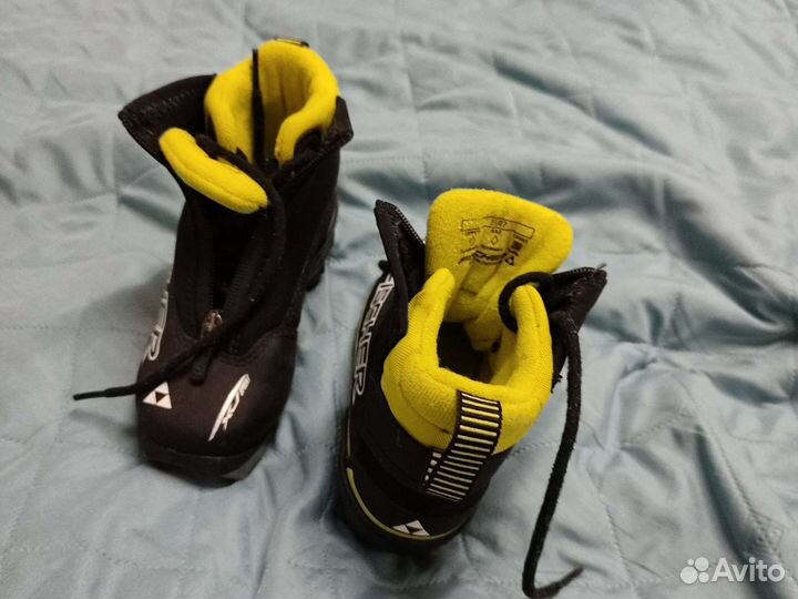 Лыжные ботинки разные, листайте фото