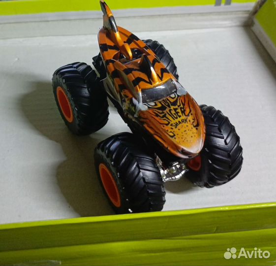 Машинка xot wheels