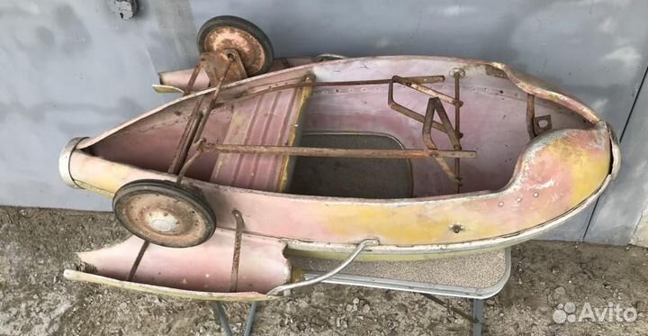 Игрушка машинка педальная стрела Ракета СССР