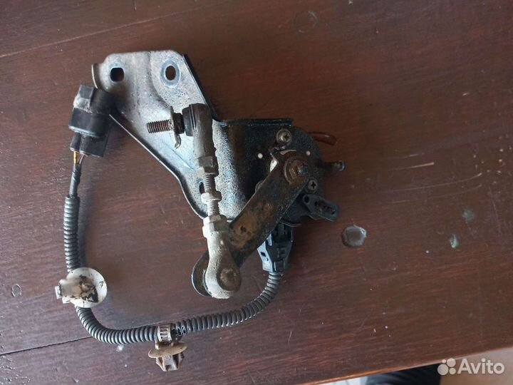 Датчик уровня высоты левый Toyota Prado 150