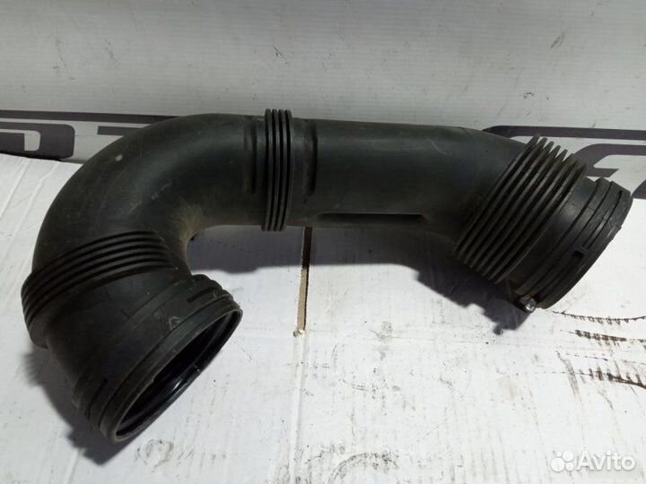 Патрубок корпуса воздушного фильтра Audi Q7 4L