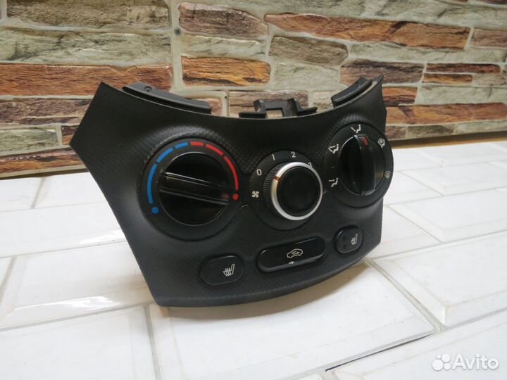 Блок управления отопителем Hyundai Solaris 2010