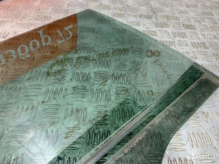 Стекло двери заднее правое Kia Sportage SL