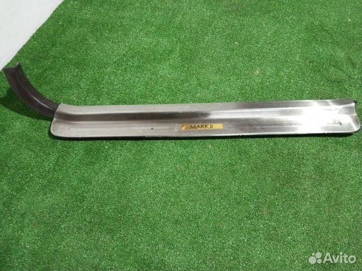 Накладка на порог салона правая Toyota Mark2 JZX90