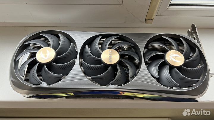 RTX 4090 Zotac AMP extreme airo